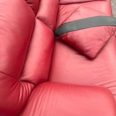 ニトリ　3人用本革ソファー　赤　値引不可