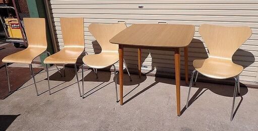 シンプルライフ　テーブル　椅子4脚セット　薄い木目調　田川市