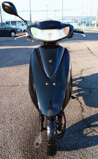 とても良いエンジン。 ホンダ (Dio)(AF68)。 バッテリーは新品です。 エンジンオイルは新品です。 シートカバーは新品です。 フロントタイヤはほぼ新品です。 バックタイヤはほぼ新品です。 スポイラーライト付き。 サイドスタンド。