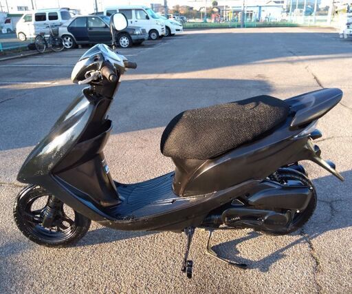 優れたエンジン。 ホンダディオAF68。 バッテリーは新品です。 シートカバーは新品です。 エンジンオイルは新品です。 フロントブレーキパッドはほとんど新しいです。 バックブレーキパッドはほぼ新品です。 とても良いエンジン。 ホンダ (Dio)(AF68)。 バッテリーは新品です