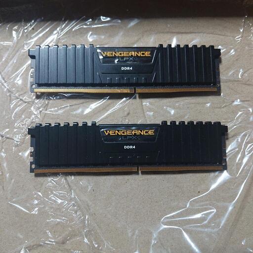 [中古] Corsair 32GB（16GBx2） DDR4 2666MHz(PC4-21300) Unbuffered DIMM 16-18-18-35 Vengeance LPX｜CMK32GX4M2A2666C16