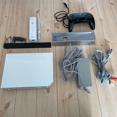 Nintendo Wii (ゲームソフト2本つき、動作確認済)