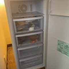 【引き取り先決定 あげます】三菱冷凍庫（冷凍庫のみ）121 L