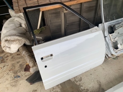 日産　ダットサン　720 トラック　ボディパーツ