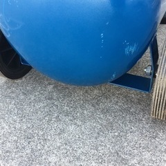 美品！アネスト岩田◇オイル式コンプレッサ◇24リットルタンク◇HX0600