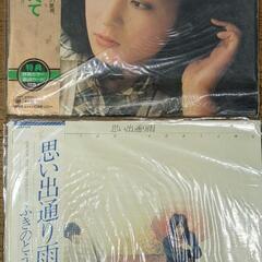 まだ若くて可愛かった頃の太田裕美さんとふきのとうのLPレコード盤