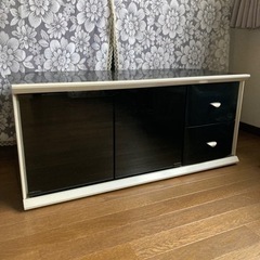 美品　ブラック&ラインホワイト　テレビ台　テレビボード