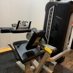 トレーニング器具　レッグエクステンション、レッグカール