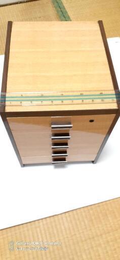 カギ付き　小物整理用家具