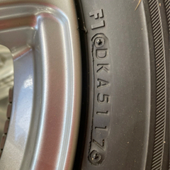 スタッドレスタイヤ売ります 