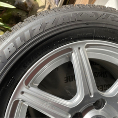 スタッドレスタイヤ売ります 