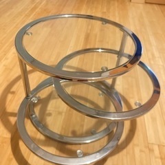 ガラスラウンドテーブル  丸型4段 飾り棚 シルバー