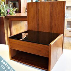 Hans J.Wegner GETAMA社ナイトテーブルチーク材