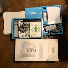 【最終値下げ】Wii本体、wii fit plus ソフトとステ...