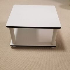 0円（無料）　小型テーブル（白）　サイドテーブルかテレビ台