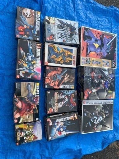 BANDAI、ガンダムプラモデル大量、未組み立て12個