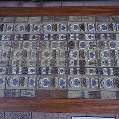 HASLEV(ハスレヴ)社より北欧デンマーク王室御用達のロイヤル・コペンハーゲン、TENERA（テネラ）シリーズのタイルを使用した、ローズウッド コーヒーテーブルです♪稀少ヴィンテージBL324