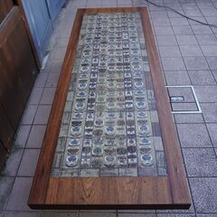 HASLEV(ハスレヴ)社より北欧デンマーク王室御用達のロイヤル・コペンハーゲン、TENERA（テネラ）シリーズのタイルを使用した、ローズウッド コーヒーテーブルです♪稀少ヴィンテージBL324