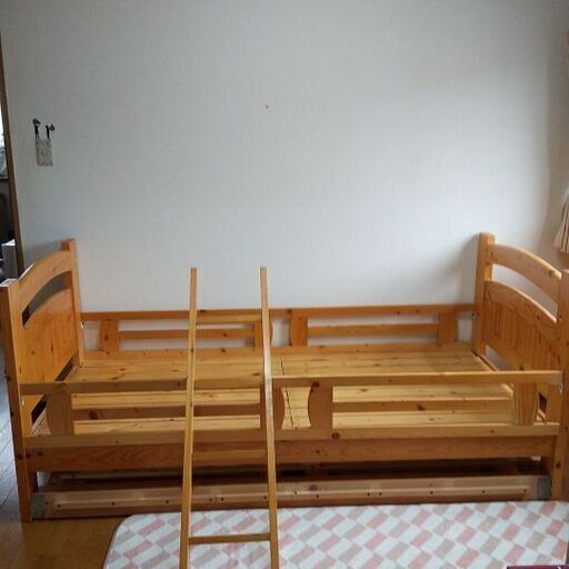 木製品の2段ベッド