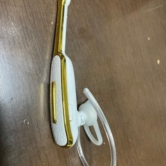 Bluetoothイヤホン　ホワイト×ゴールド