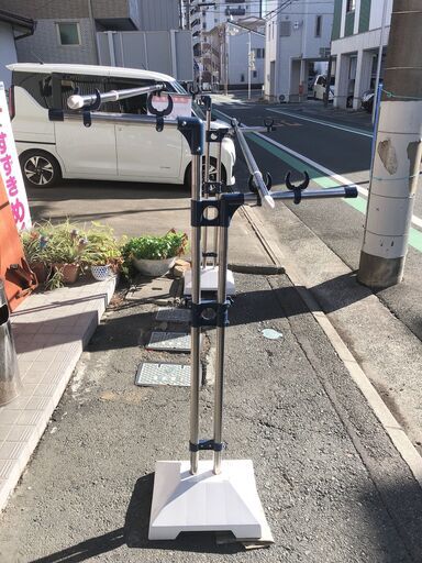 物干し竿 伸縮タイプ 任意調整可 2本 物干し台 おもり 全部セットで1500円 お写真の物が全部で2セットあります あおや 浜松の洗濯用品 物干し竿 ロープ の中古あげます 譲ります ジモティーで不用品の処分