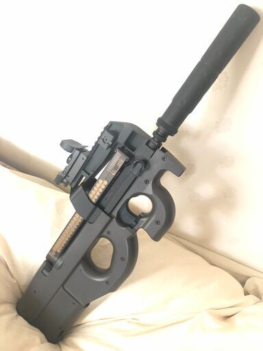 ★東京マルイ P90サイレンサー　ドットサイト＆300発多弾マガジン付★