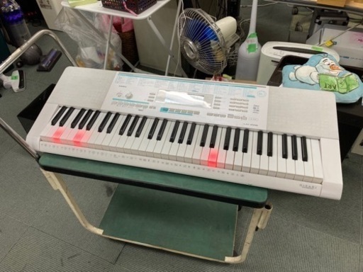 【鍵盤が光るやつ✨200曲入ってます】カシオ 光ナビゲーションキーボード LK-228 2018年製
