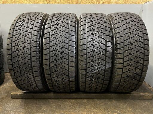 BS BLIZZAK DM-V2 265/65R17 17インチ スタッドレス 4本 2017年製 バリ溝 ランクルプラド ハイラックスサーフ等　(TF648)クレジットカード QRコード決済可能