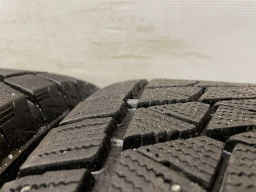 BS BLIZZAK DM-V2 265/65R17 17インチ スタッドレス 4本 2017年製 バリ溝 ランクルプラド ハイラックスサーフ等　(TF648)クレジットカード QRコード決済可能