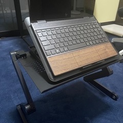 座りながら仕事ができる、パソコンデスク