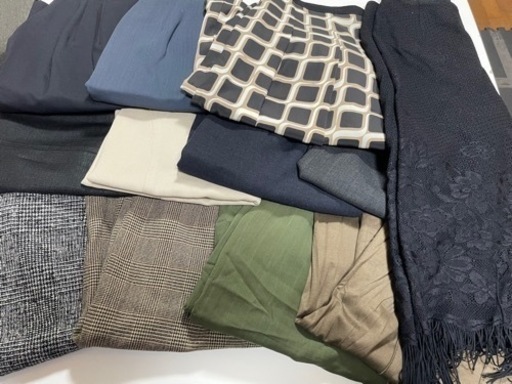美品　婦人服　スーツ、スカートなど色々