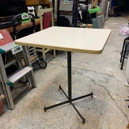 カフェテーブル　ラウンジテーブル　60×60㎝テーブル