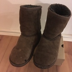 【子ども用ブーツ（18cm）】UGG australia S/N...