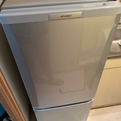 三菱ノンフロン冷凍冷蔵庫MR-P15T-S形（2012年製）譲り...