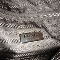 PRADAロゴプレートショルダーバッグナイロンレザーユニセックス