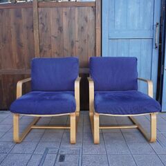 無印良品(MUJI)の人気のリビングでもダイニングでもつかえるソファーチェアー2脚セット/アーム付です！コンパクトなサイズとゆったりとしたデザイン。オーク材のフレームはナチュラルモダンにも♪BL407