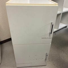 無償で差し上げます　扉付き収納棚　カラーボックス　書類入れ