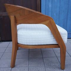 ACTUS(アクタス)取り扱いのイタリアのブランドporada(ポラダ)のアルバアームチェア。ウォールナット材のウッドフレームの曲線が美しいラウンジチェア。ふかふかの座り心地でお部屋を快適な空間に。BL418-nanaco様ルイヴィトンストール