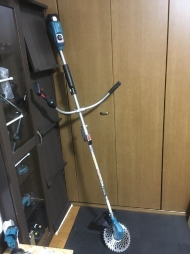 マキタ 充電式草刈機 MUR143UD