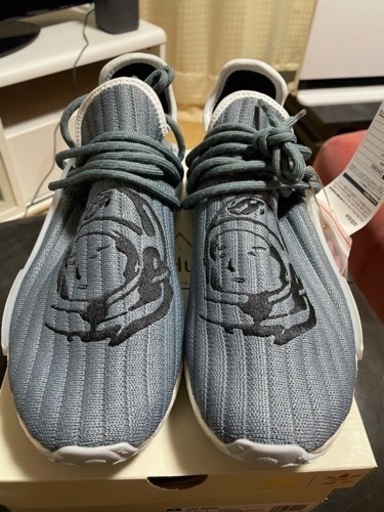 adidas スニーカー