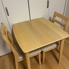 【ネット決済・配送可】白木の可愛い食卓テーブル　天然木　2人がけ...