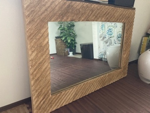 木製の大きい鏡