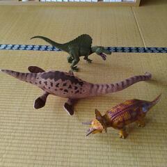 恐竜、動物の人形
