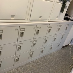 18人用 シューズボックス ロッカー 鍵付き 【下駄箱】【美品】