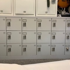 18人用 シューズボックス ロッカー 鍵付き 【下駄箱】【美品】
