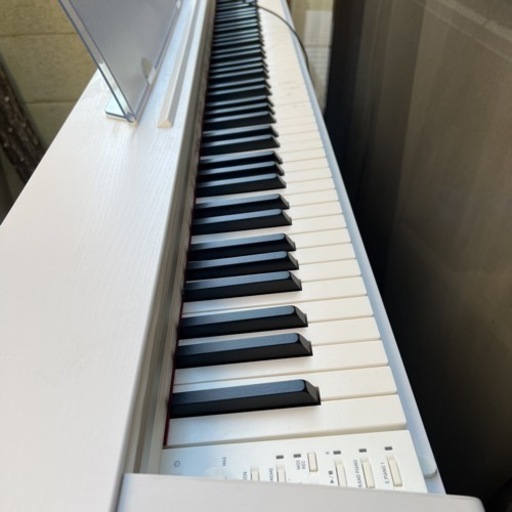 カシオ　電子ピアノ　ホワイト