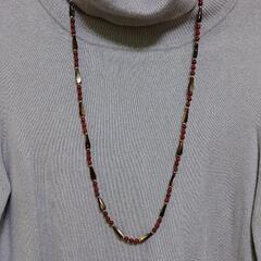 ネジ式ネックレス（赤、茶、金色）