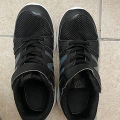 靴　ニューバランス　黒　19cm