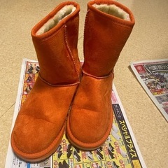 暖かオレンジ色ブーツ