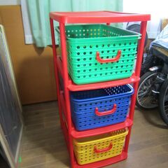 子供用の大きな玩具をしまっておけるバスケット3段収納容器